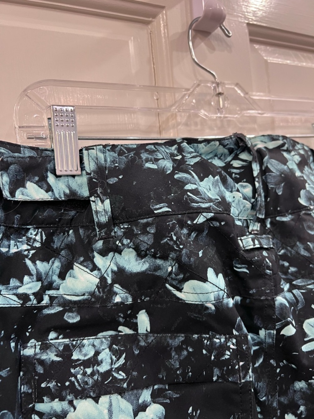 Roxy Nadia Printed Flower Women's Snowboard Pants - True Black Akio, Size Large - Picture 11 of 15